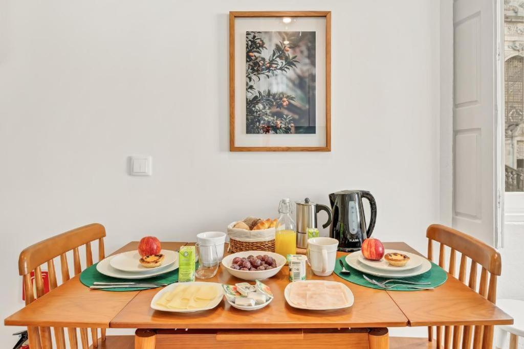 Host Wise - Lovely Shinny Flats With Balcony - Clerigos Porto Buitenkant foto