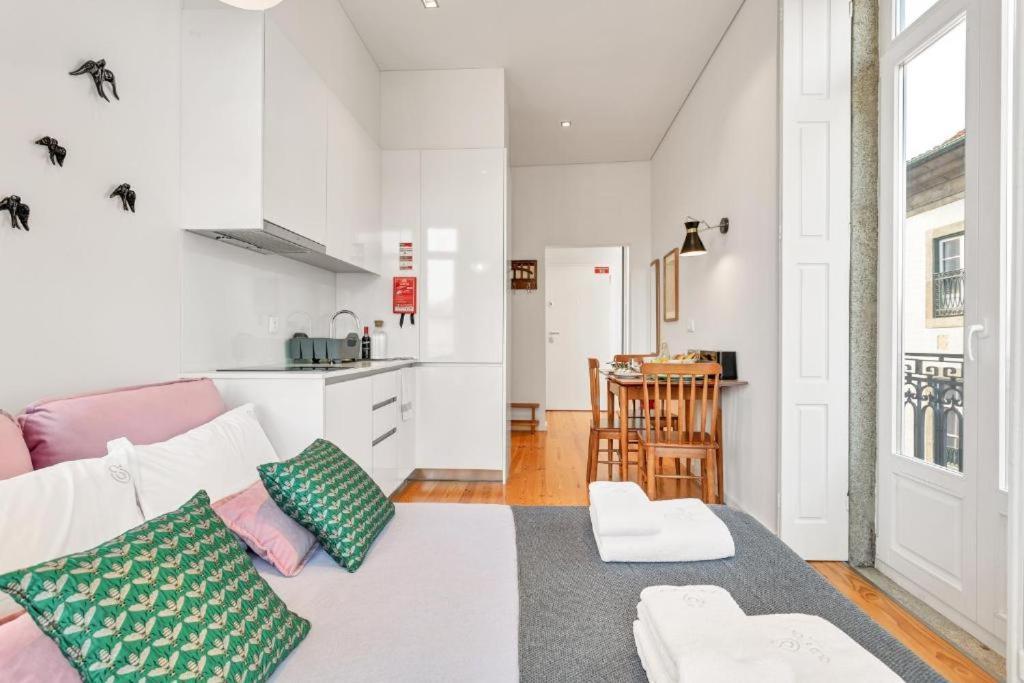 Host Wise - Lovely Shinny Flats With Balcony - Clerigos Porto Buitenkant foto