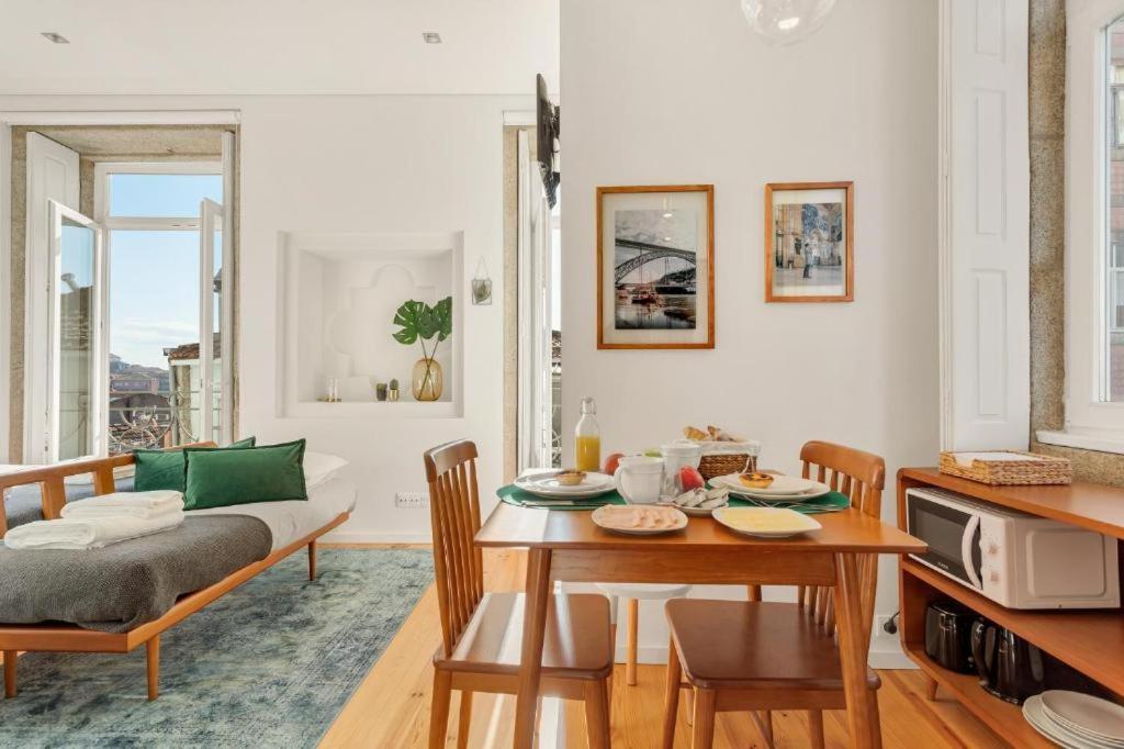 Host Wise - Lovely Shinny Flats With Balcony - Clerigos Porto Buitenkant foto